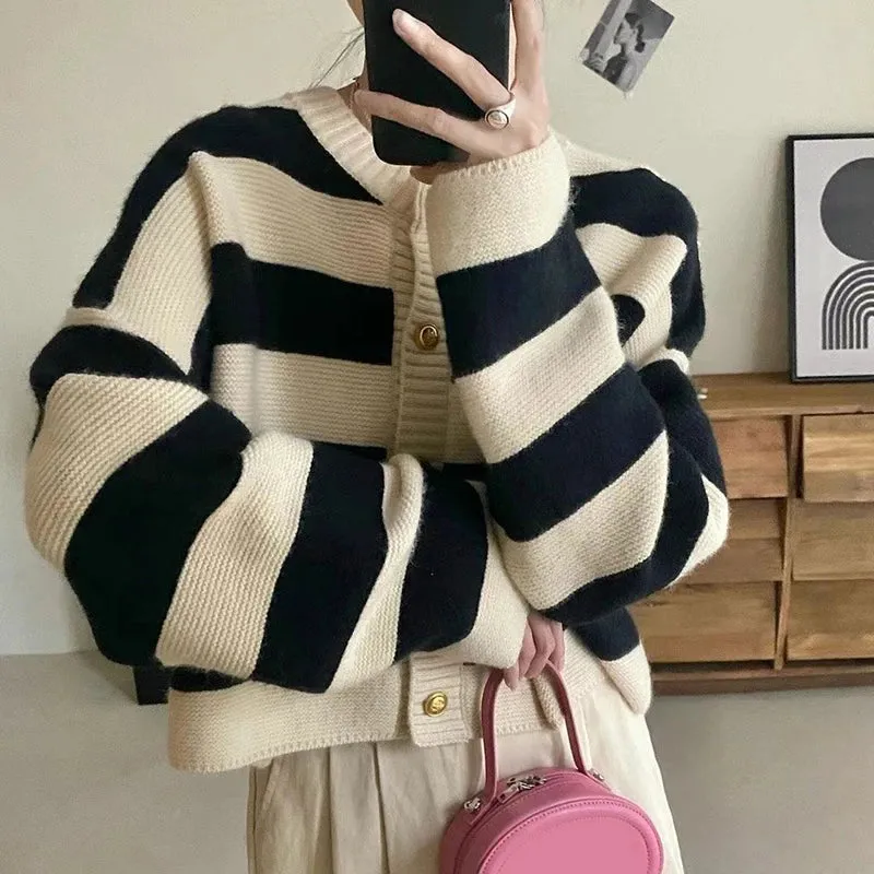 Aiertu Striped Knitted Cardigans Women Autumn Winter Button Up Loose Cardigan Sweaters Woman Korean Style Long Sleeve Knitwear