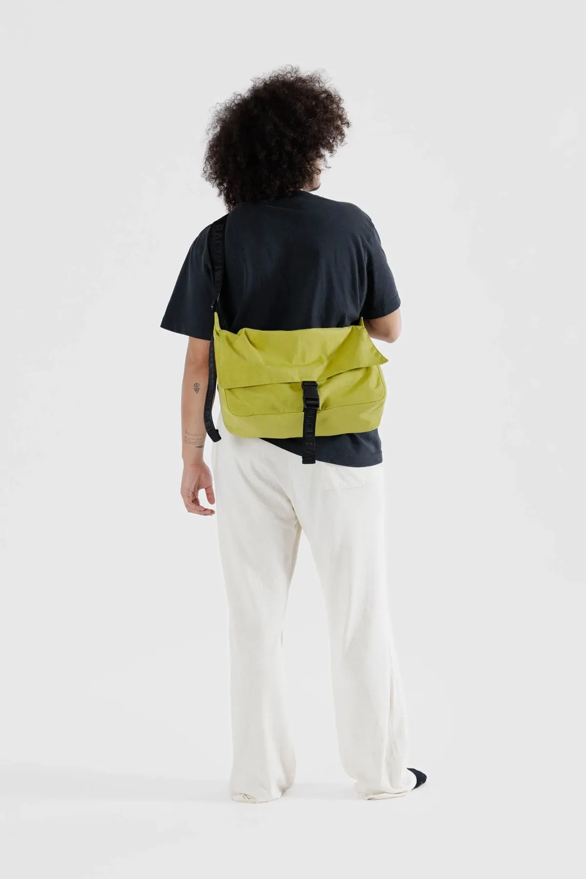 BAGGU Nylon Messenger Bag Lemongrass