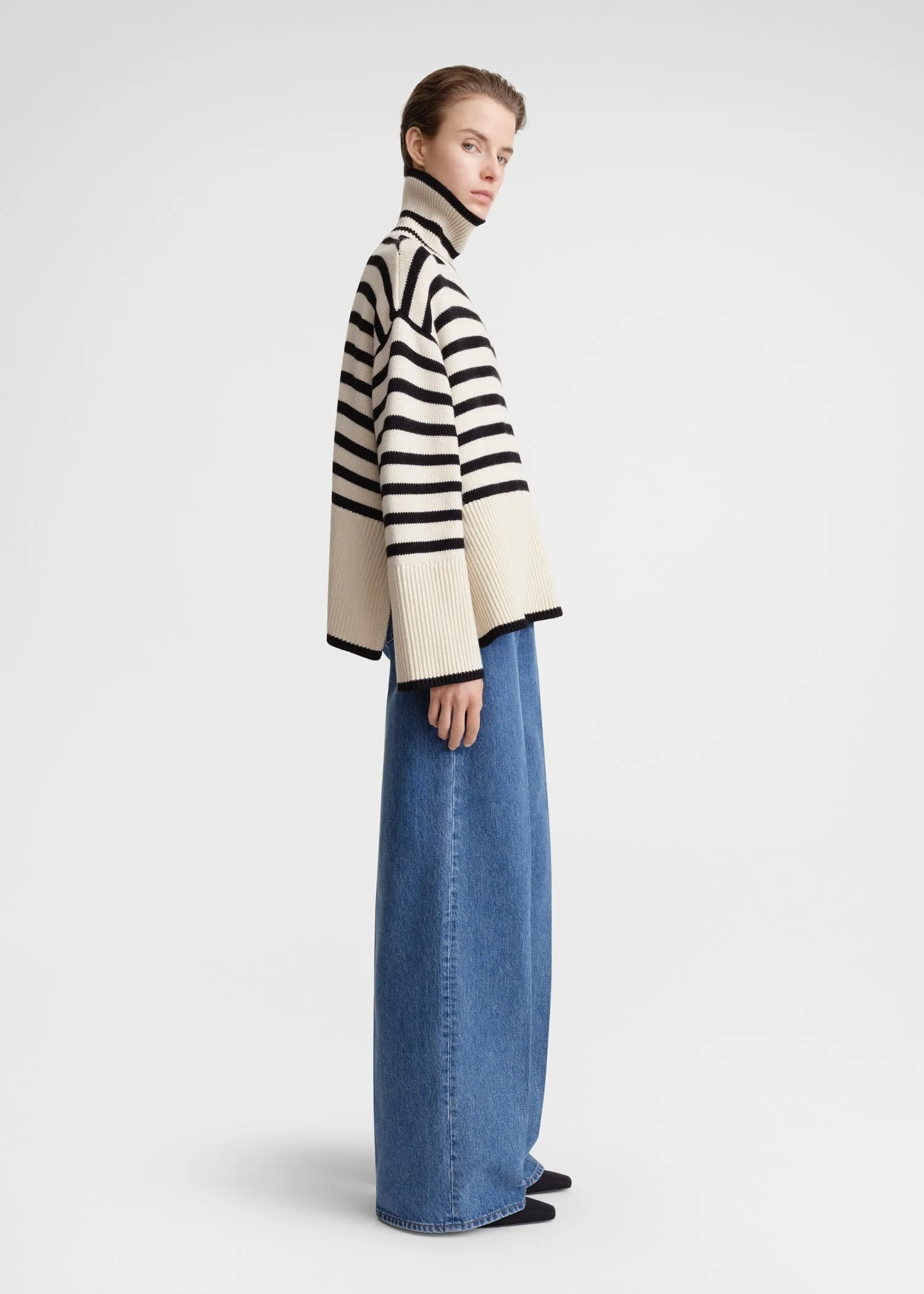 Signature stripe turtleneck light sand