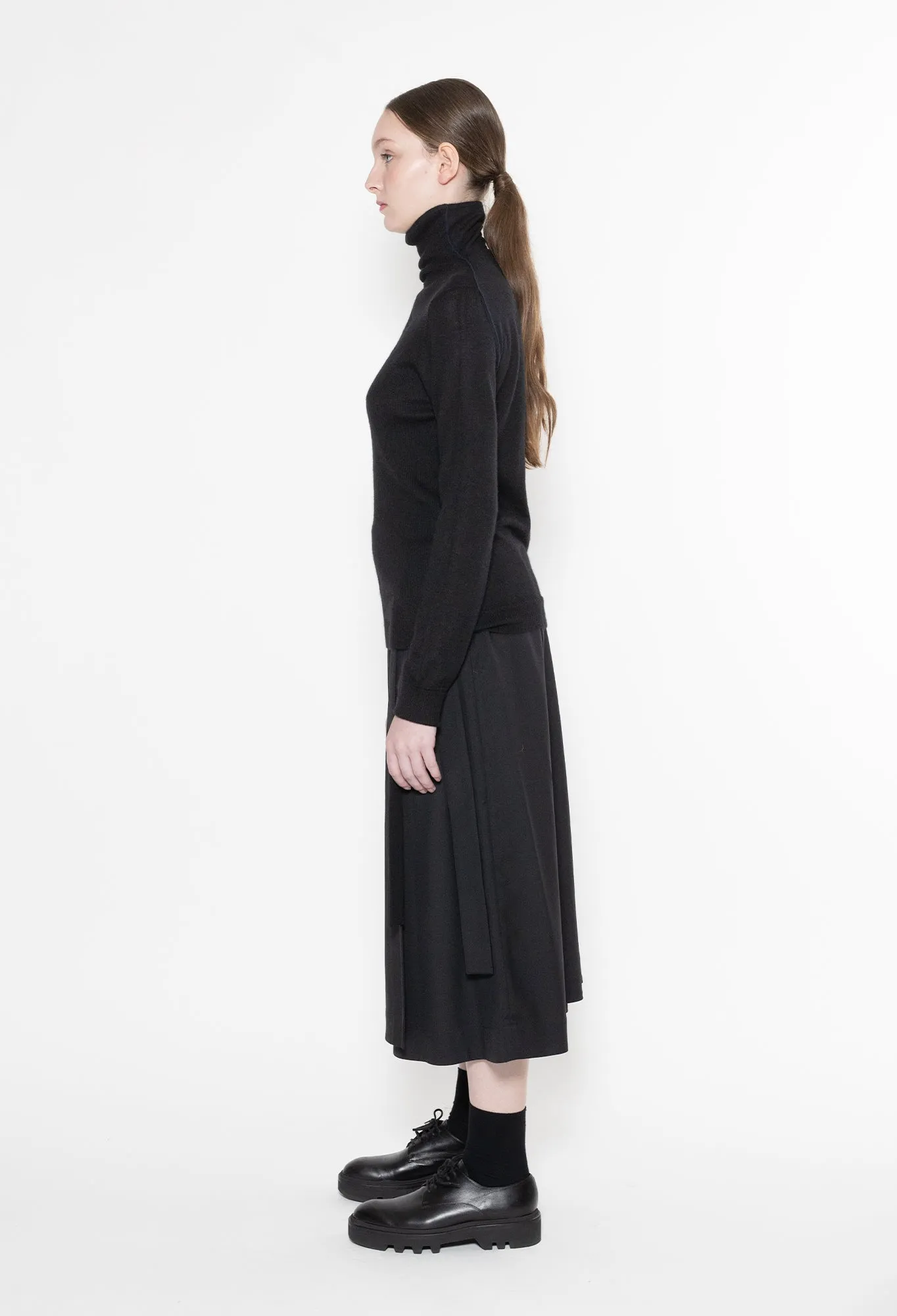 WARA - 16gg Cashmere Turtleneck Sweater in Black and Navy