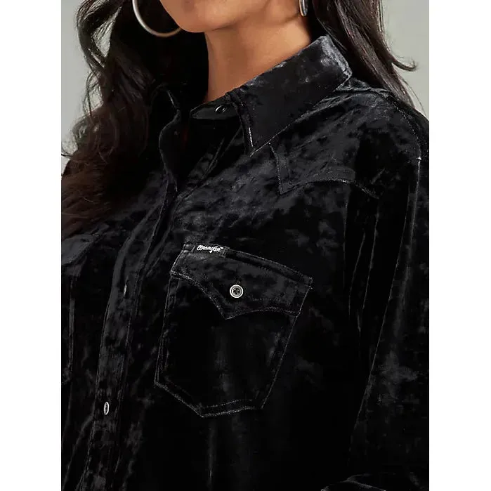 WOMEN'S WRANGLER RETRO® LONG SLEEVE BOYFRIEND FIT BUTTON-DOWN VELVET TOP IN BLACK